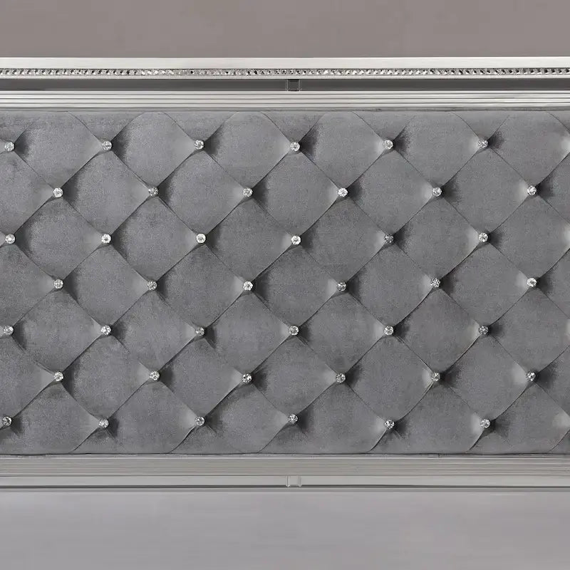 Lit Seleena Glam argenté à panneaux capitonnés en tissu, par Furniture of America